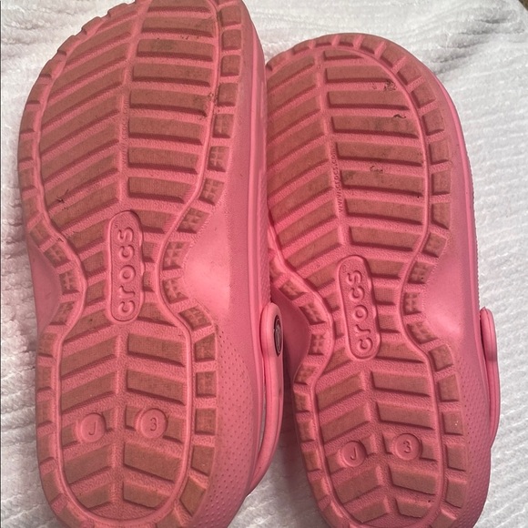 CROCS Pink Fleece-Lined Kids Slippers - Picture 5 of 6